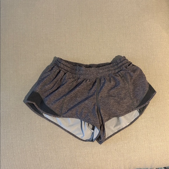 Lululemon 2.5in Hotty Hot Shorts - Picture 1 of 3